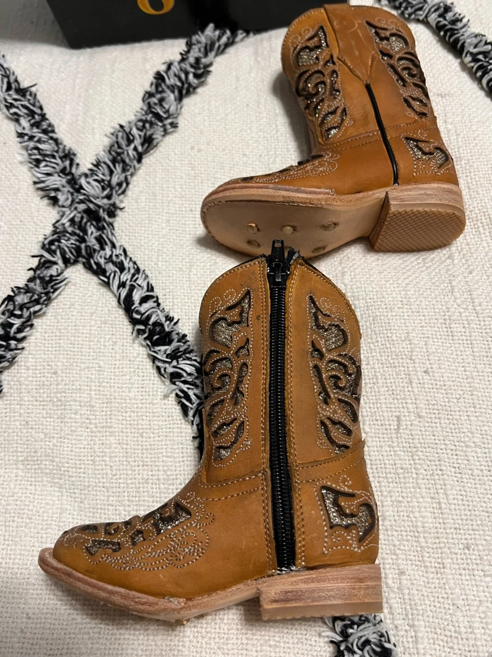 Girls' Size 4 Western Zip Boots 8 Segundos